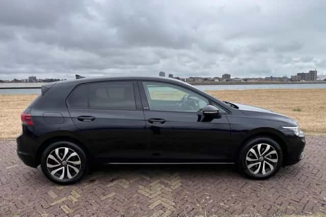 Volkswagen Golf (2022) thumbnail 4