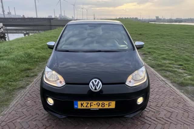 Volkswagen Up! (2016) thumbnail 2