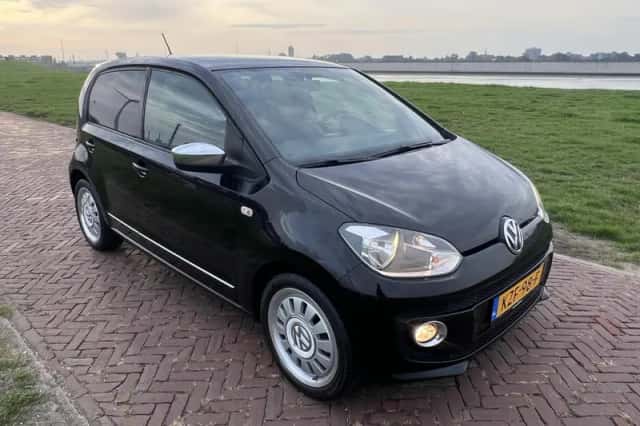 Volkswagen Up! (2016) thumbnail 3