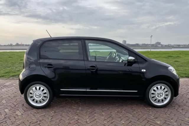 Volkswagen Up! (2016) thumbnail 4