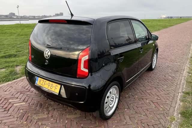 Volkswagen Up! (2016) thumbnail 5