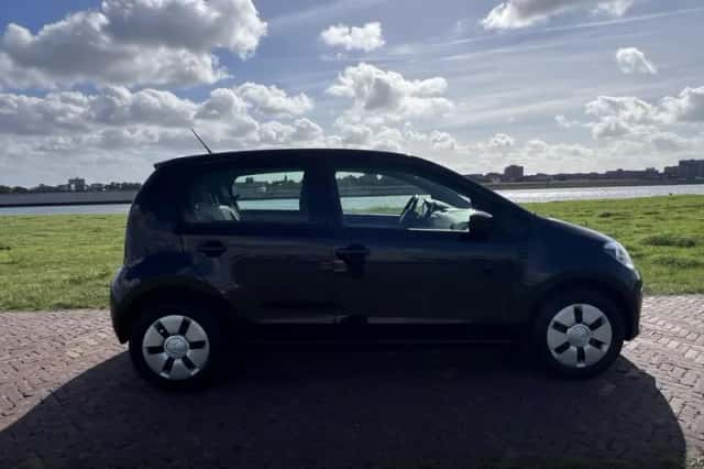 Volkswagen Up! (2014) thumbnail 4