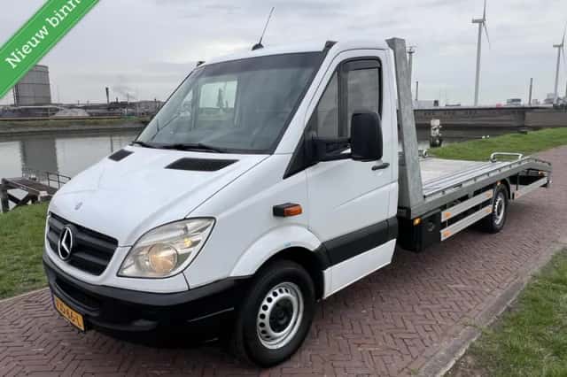 Mercedes-Benz Sprinter (2012) thumbnail 1