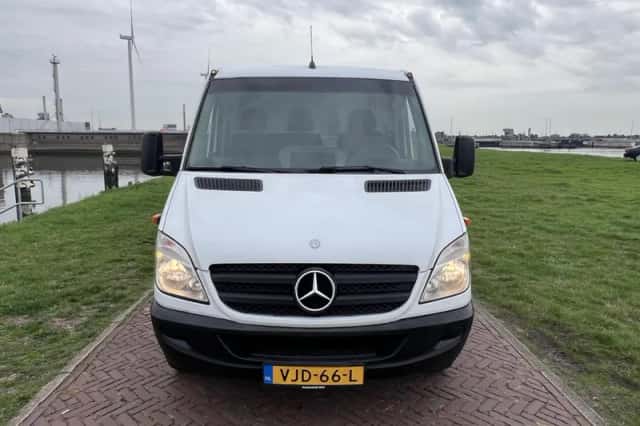 Mercedes-Benz Sprinter (2012) thumbnail 2