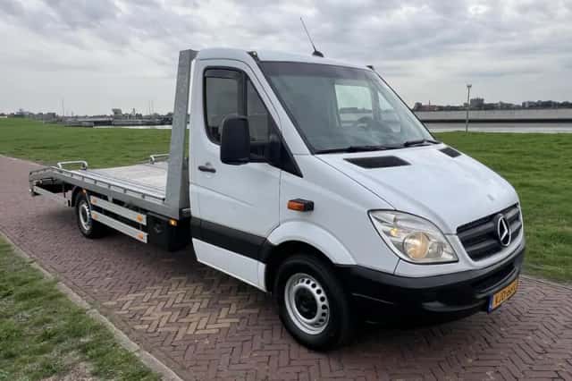 Mercedes-Benz Sprinter (2012) thumbnail 3