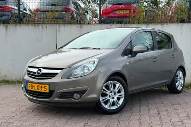 Opel Corsa (2010) thumbnail 2