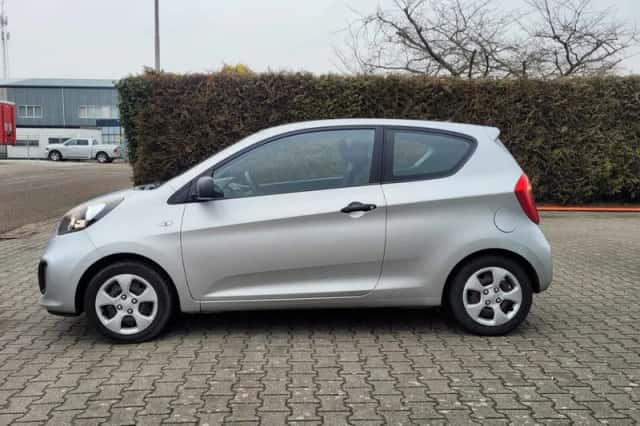 Kia Picanto (2011) thumbnail 5