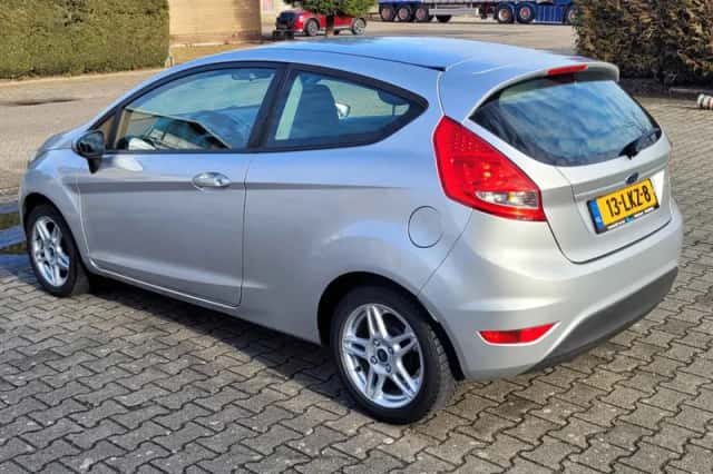 Ford Fiesta (2010) thumbnail 2