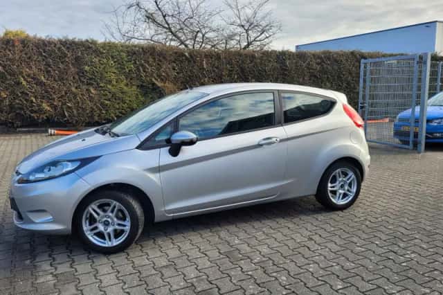 Ford Fiesta (2010) thumbnail 4