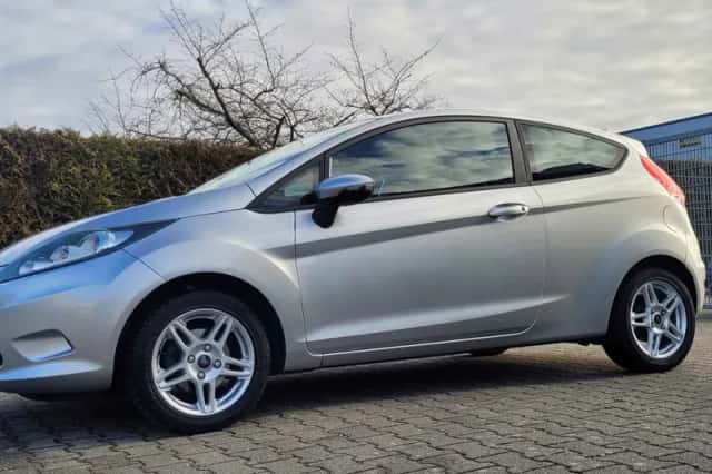 Ford Fiesta (2010) thumbnail 5
