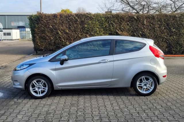 Ford Fiesta (2010) thumbnail 6