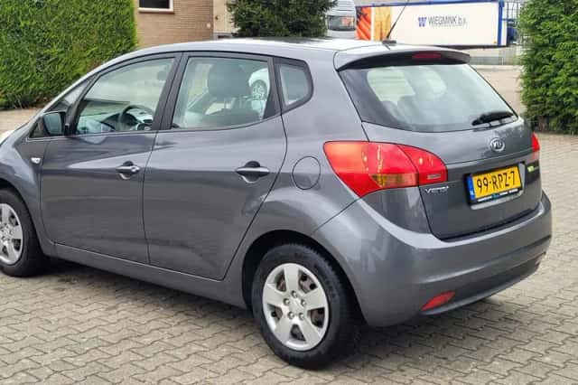 Kia Venga (2011) thumbnail 2