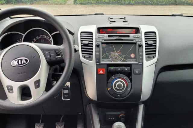 Kia Venga (2011) thumbnail 3