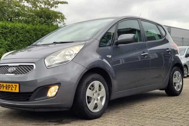 Kia Venga (2011) thumbnail 4