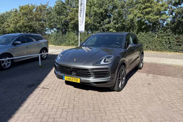 Porsche Cayenne (2020) thumbnail 2