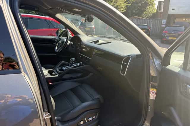 Porsche Cayenne (2020) thumbnail 5
