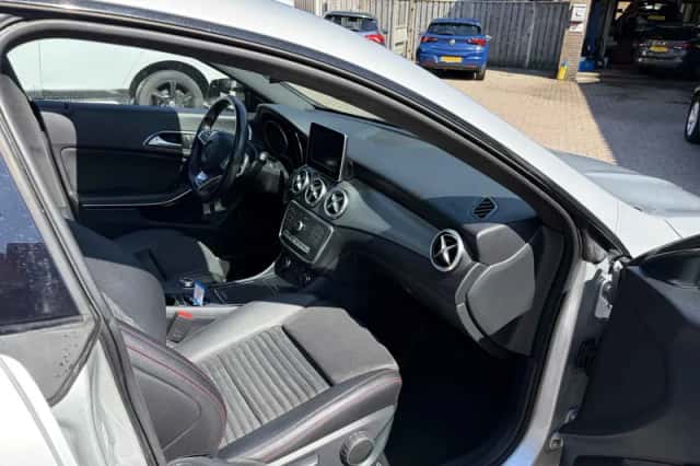 Mercedes-Benz CLA-Klasse (2017) thumbnail 6