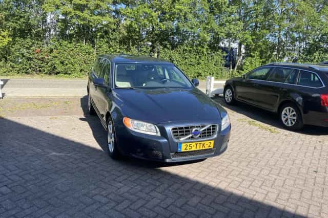 Volvo V70 (2012) thumbnail 1