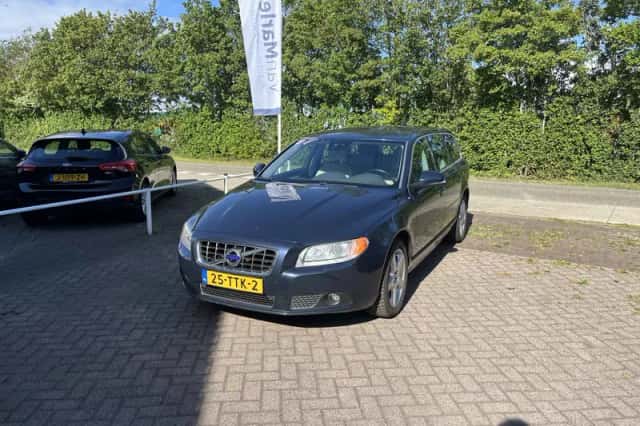 Volvo V70 (2012) thumbnail 2
