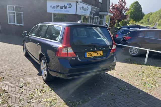 Volvo V70 (2012) thumbnail 3