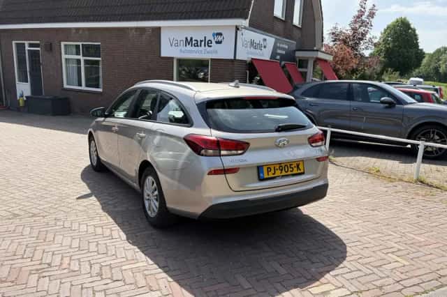 Hyundai i30 (2017) thumbnail 3