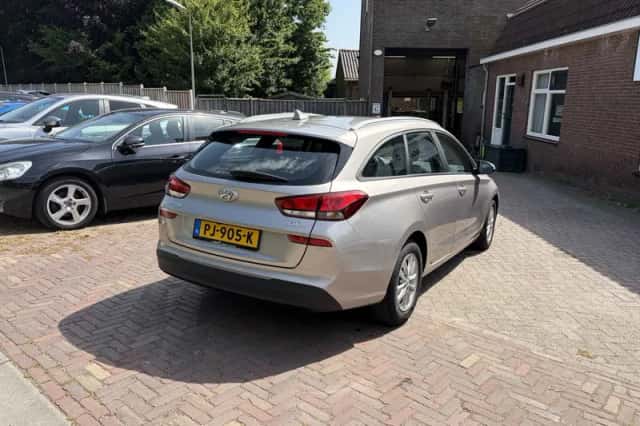 Hyundai i30 (2017) thumbnail 4