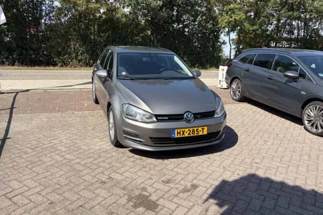 Volkswagen Golf (2016) thumbnail 1