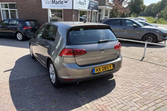 Volkswagen Golf (2016) thumbnail 3