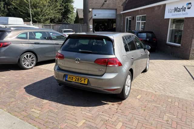 Volkswagen Golf (2016) thumbnail 4