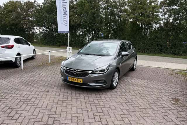 Opel Astra (2017) thumbnail 2