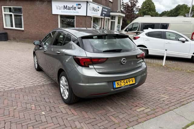 Opel Astra (2017) thumbnail 3