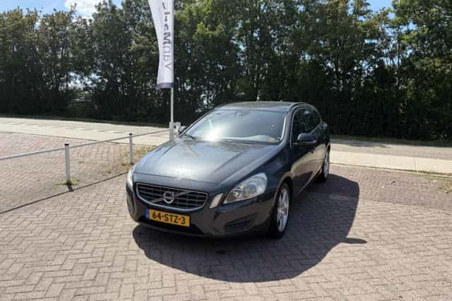 Volvo V60 (2011) thumbnail 2