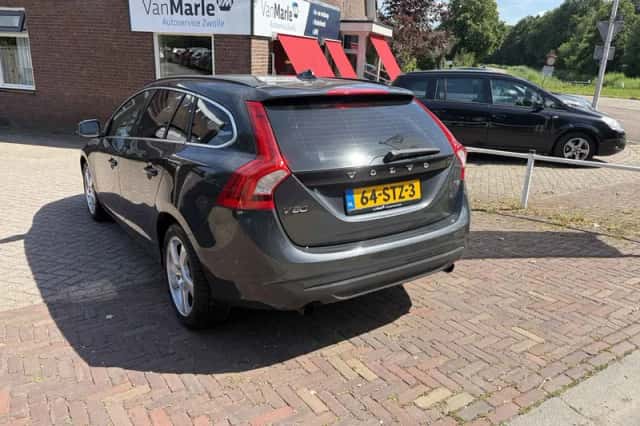 Volvo V60 (2011) thumbnail 3