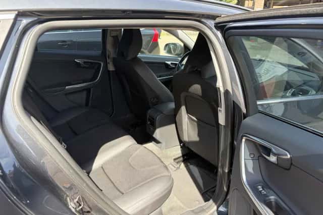 Volvo V60 (2011) thumbnail 6