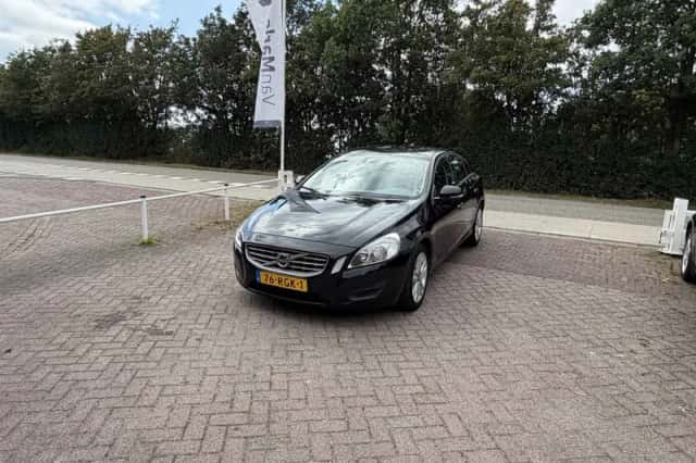 Volvo S60 (2011) thumbnail 2
