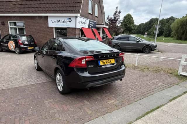 Volvo S60 (2011) thumbnail 3