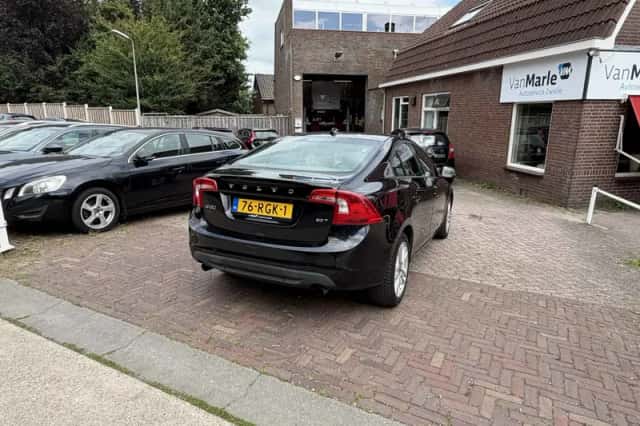 Volvo S60 (2011) thumbnail 4