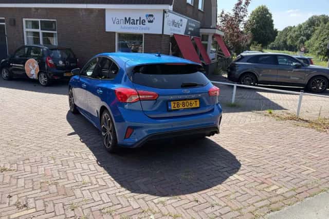 Ford Focus (2019) thumbnail 3