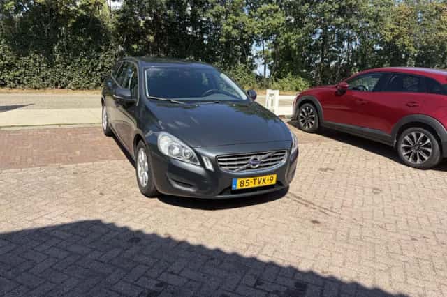 Volvo V60 (2012) thumbnail 1