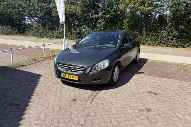 Volvo V60 (2012) thumbnail 2