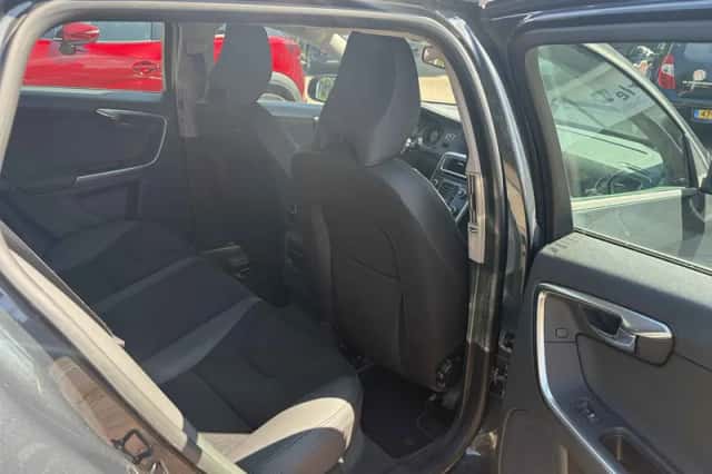 Volvo V60 (2012) thumbnail 6