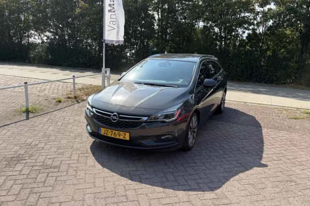 Opel Astra (2016) thumbnail 2