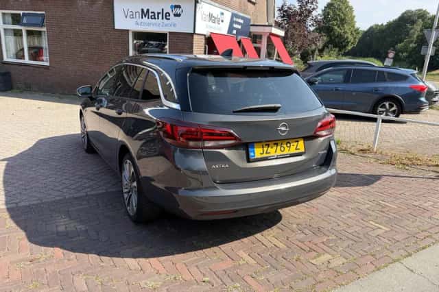 Opel Astra (2016) thumbnail 3