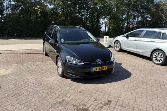 Volkswagen Golf (2016) thumbnail 1