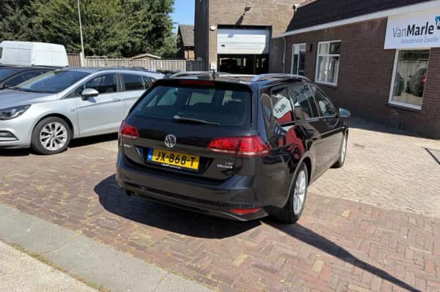 Volkswagen Golf (2016) thumbnail 4