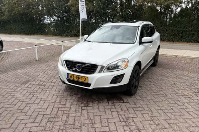 Volvo XC60 (2011) thumbnail 2