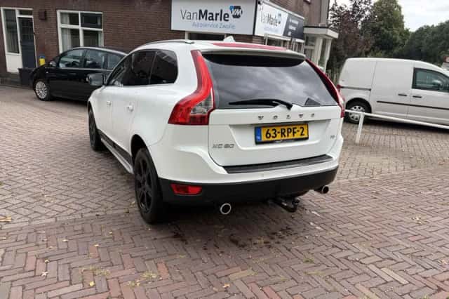 Volvo XC60 (2011) thumbnail 3
