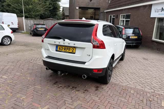 Volvo XC60 (2011) thumbnail 4