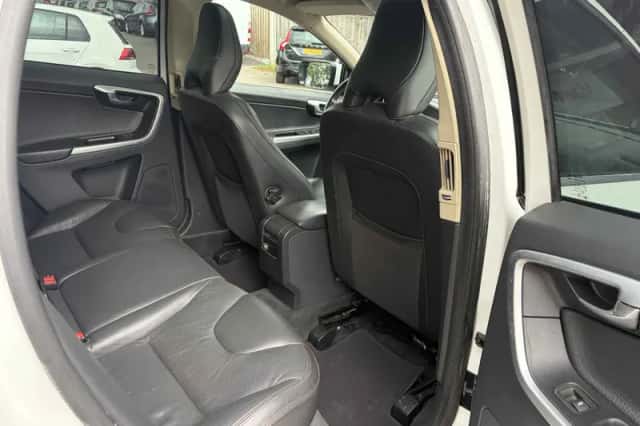 Volvo XC60 (2011) thumbnail 6