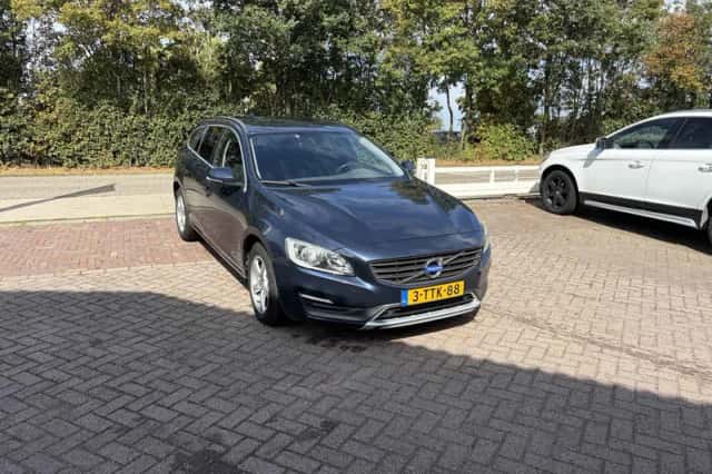 Volvo V60 (2014) thumbnail 1